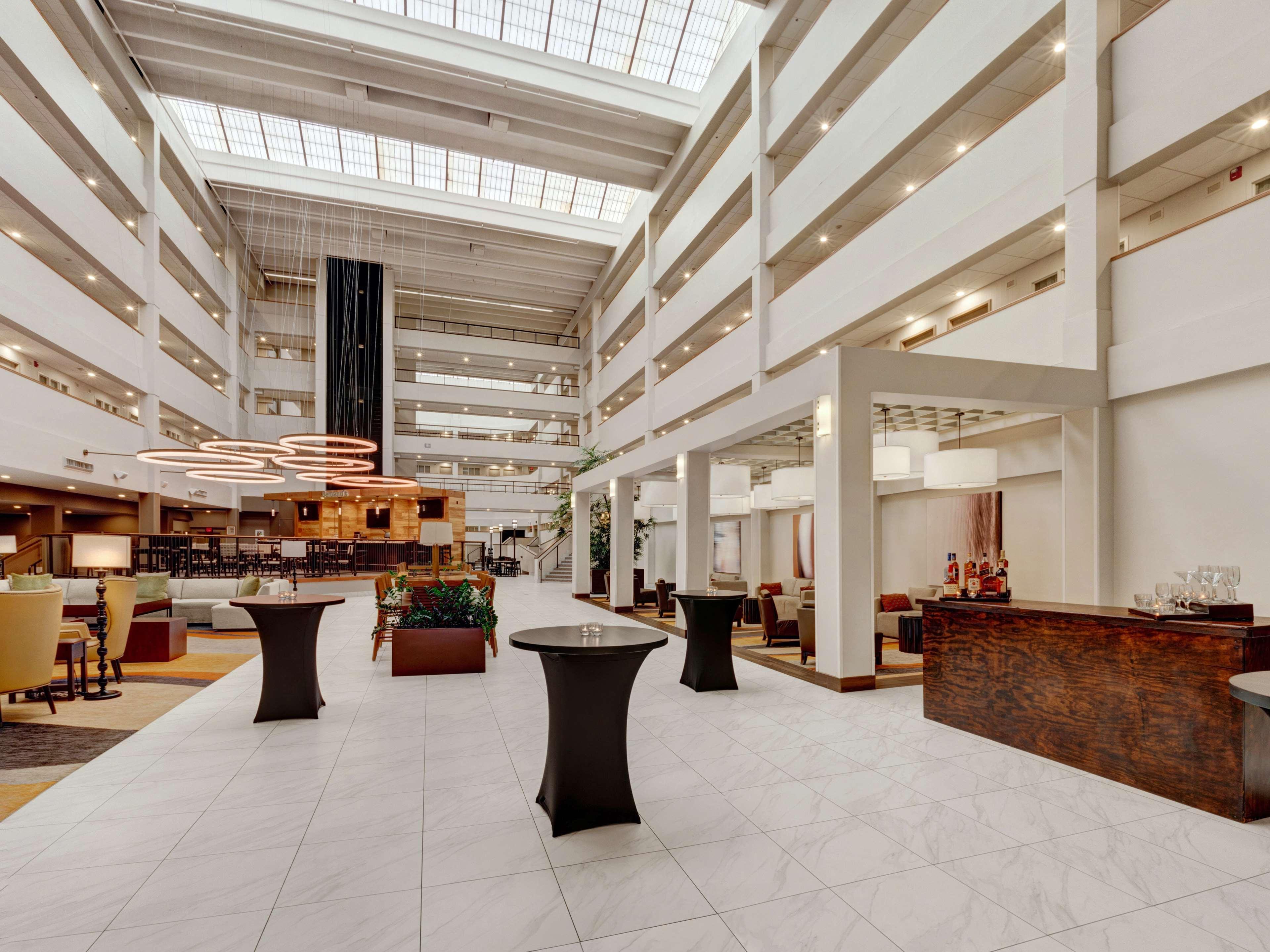 Embassy Suites By Hilton Milwaukee Brookfield Exterior foto