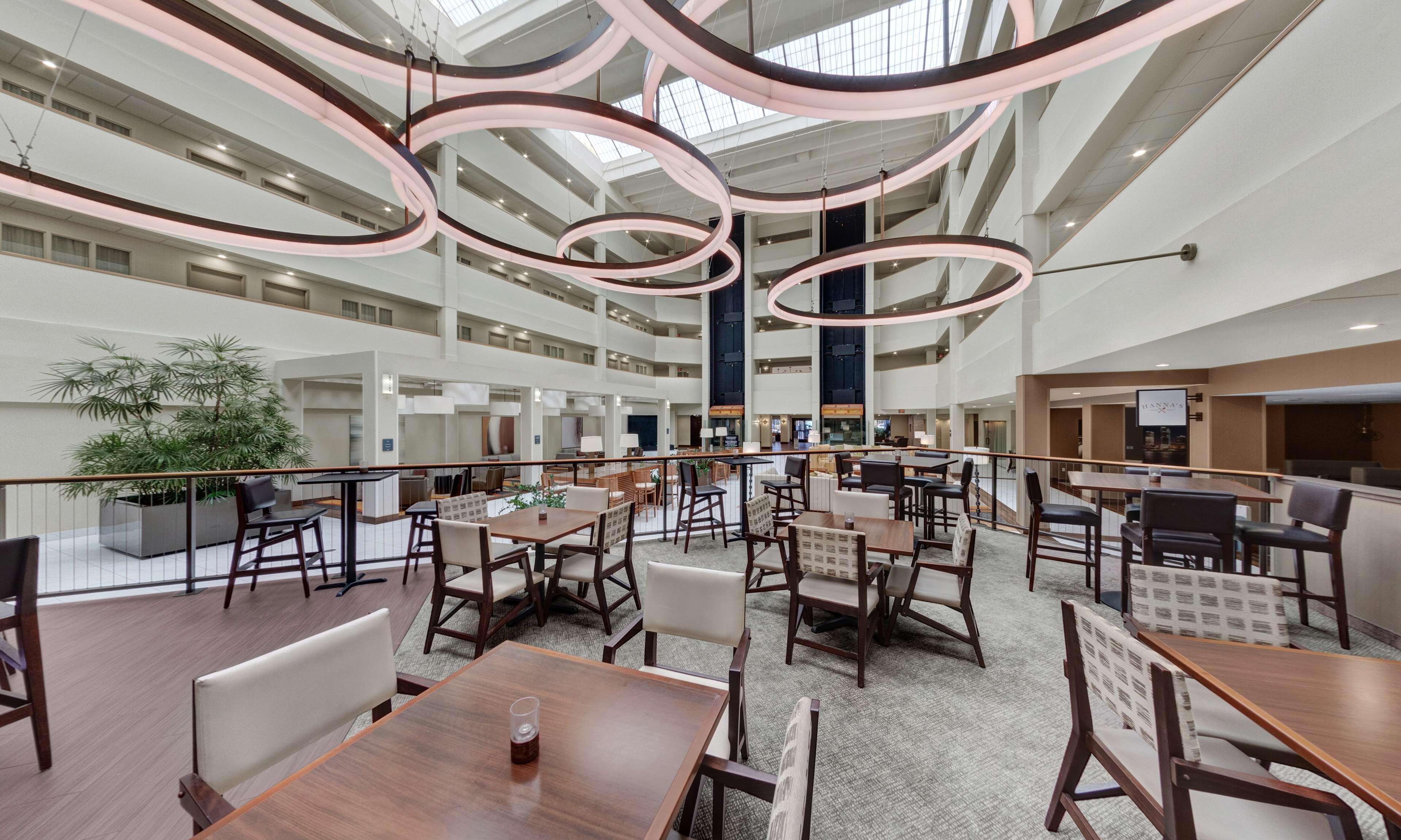Embassy Suites By Hilton Milwaukee Brookfield Exterior foto
