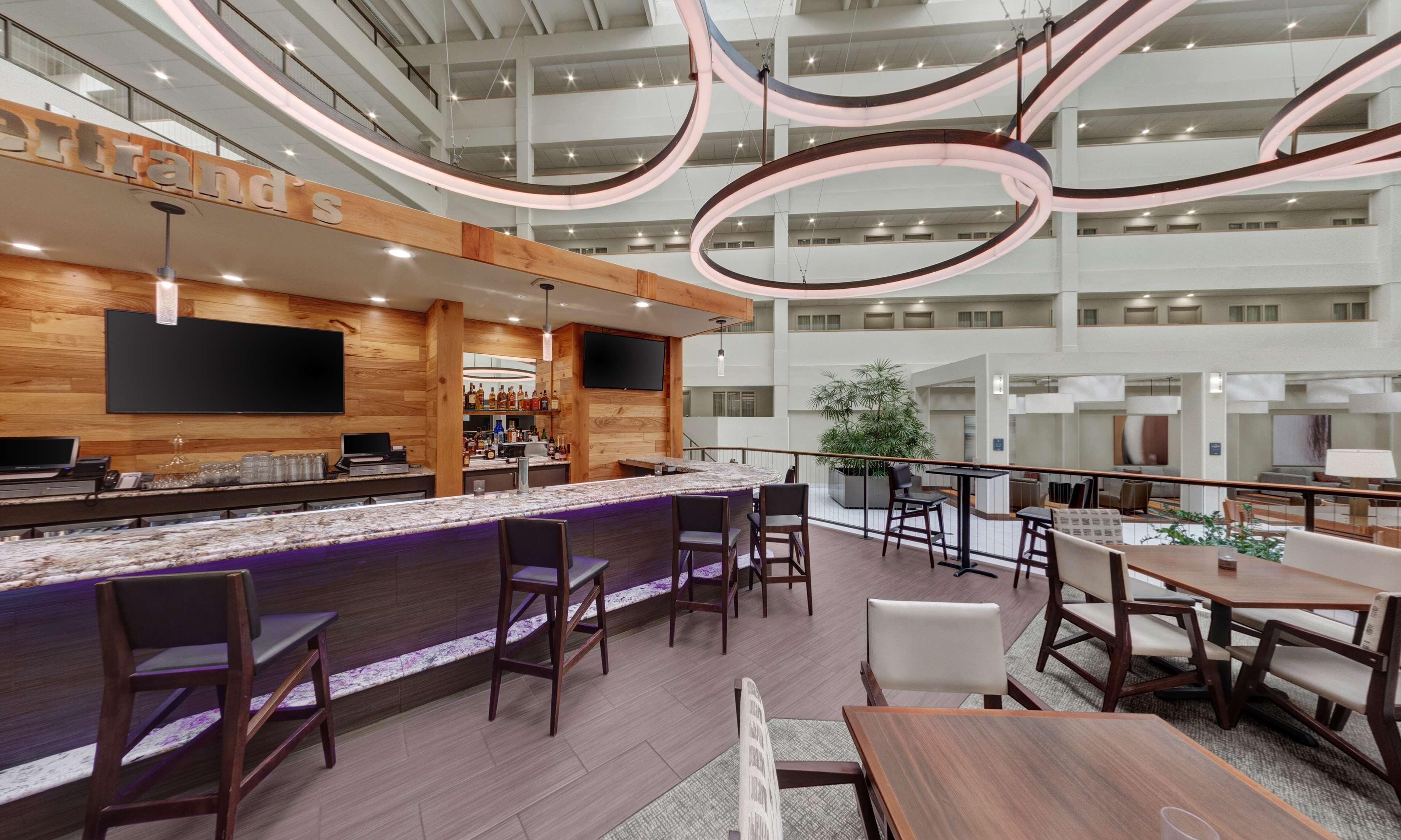 Embassy Suites By Hilton Milwaukee Brookfield Exterior foto