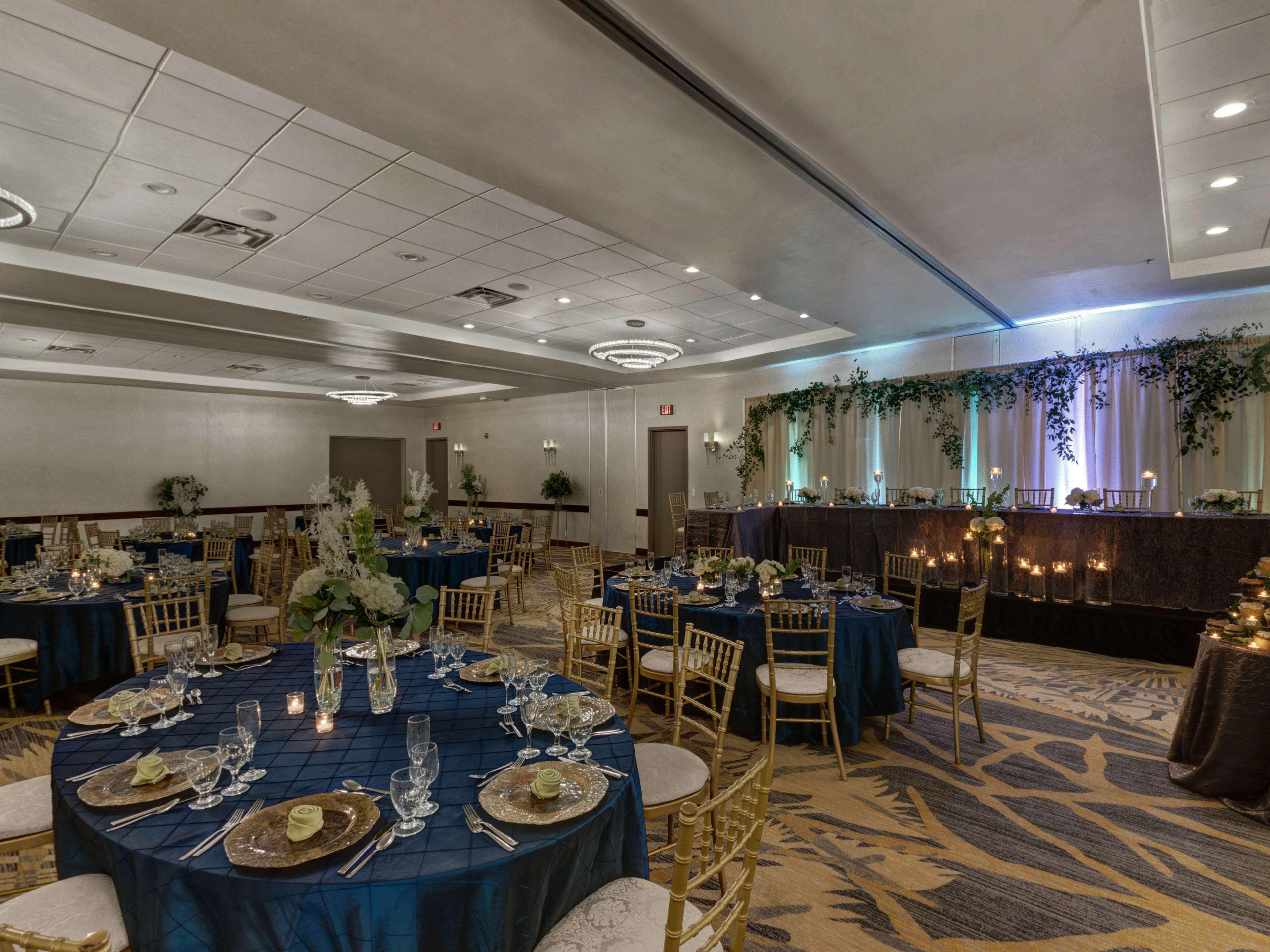 Embassy Suites By Hilton Milwaukee Brookfield Exterior foto