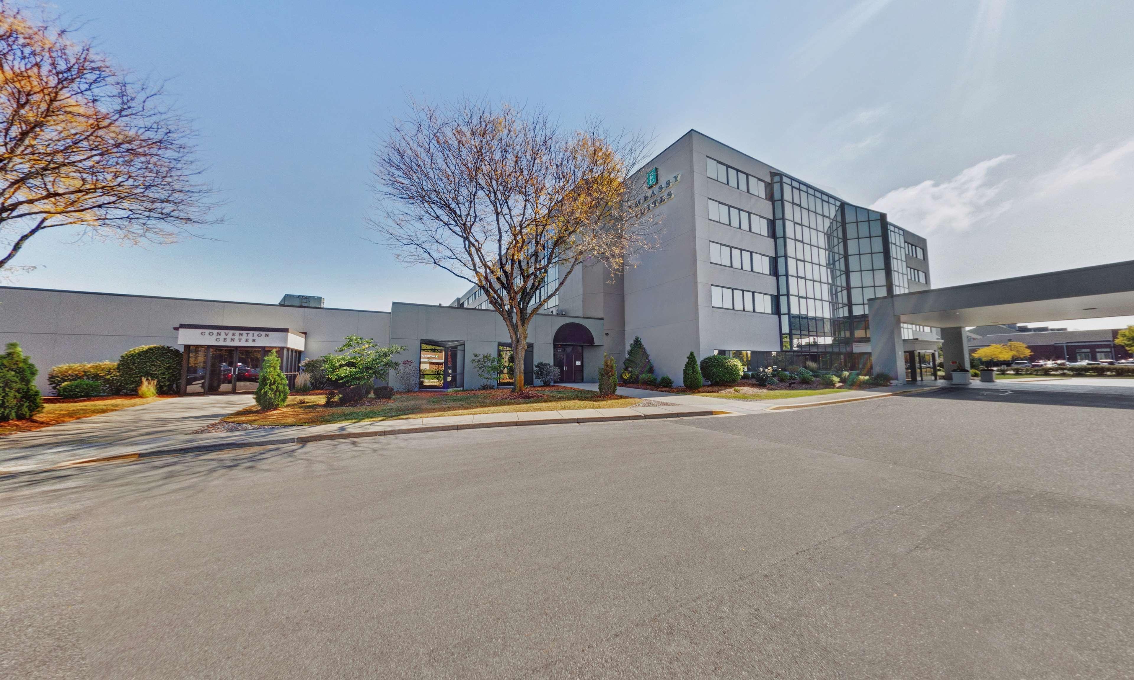 Embassy Suites By Hilton Milwaukee Brookfield Exterior foto
