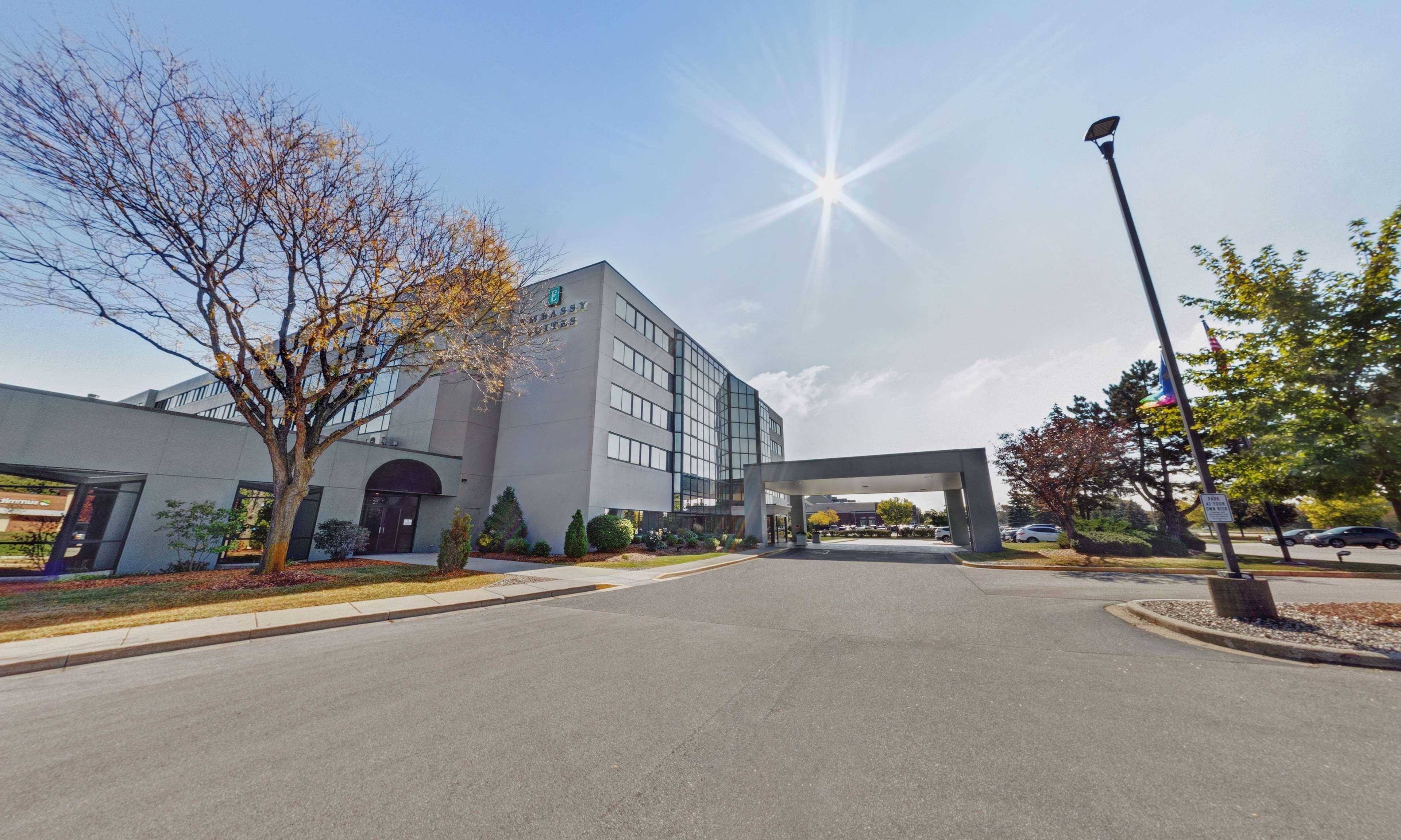 Embassy Suites By Hilton Milwaukee Brookfield Exterior foto