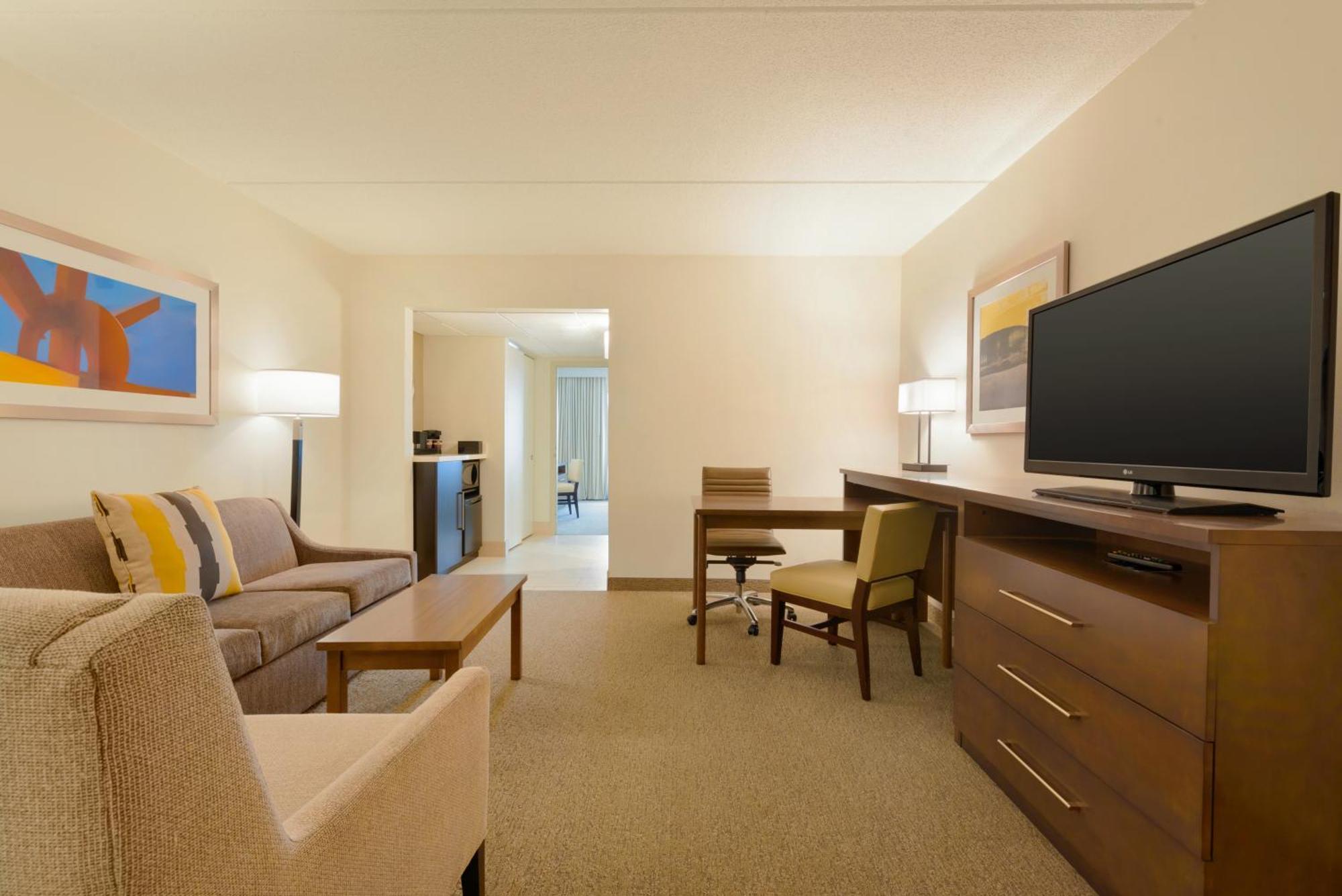 Embassy Suites By Hilton Milwaukee Brookfield Exterior foto