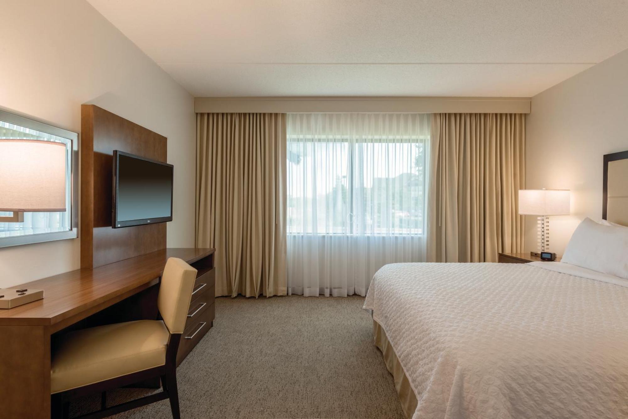 Embassy Suites By Hilton Milwaukee Brookfield Exterior foto